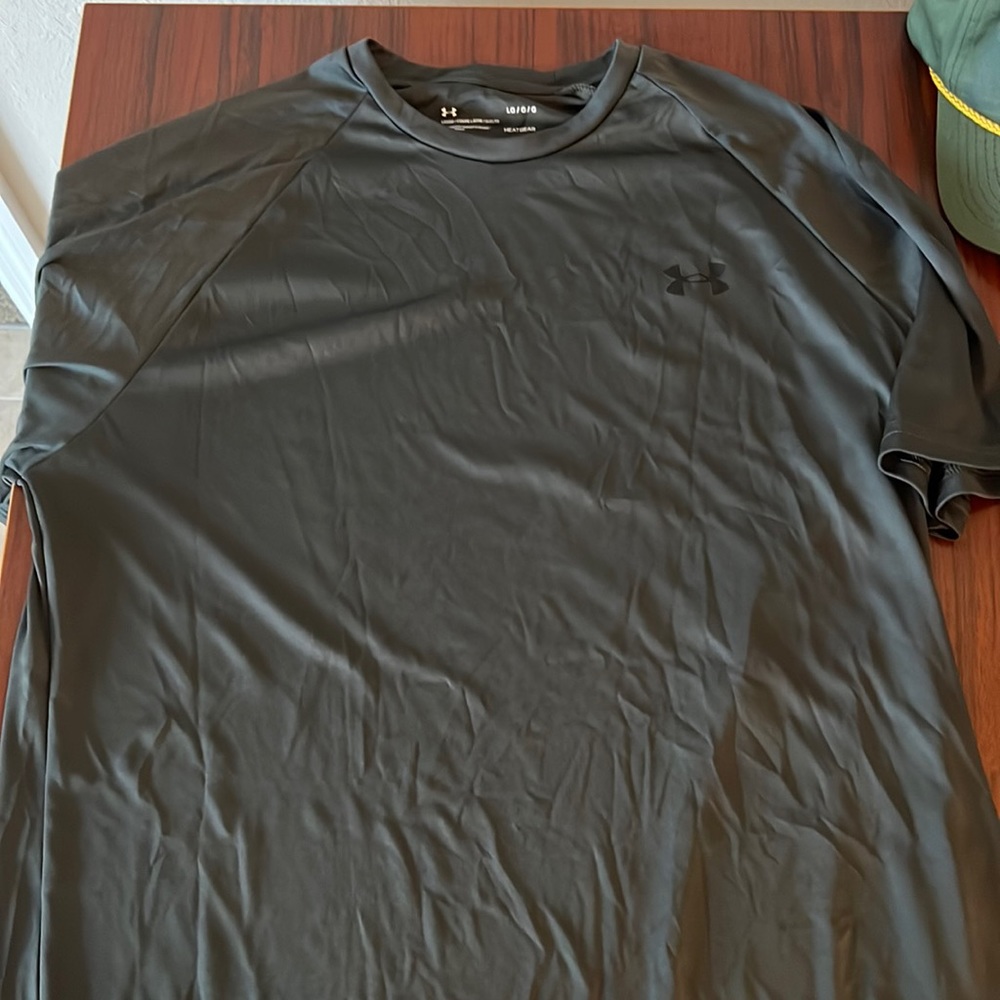 Men’s workout shirt size large under armor